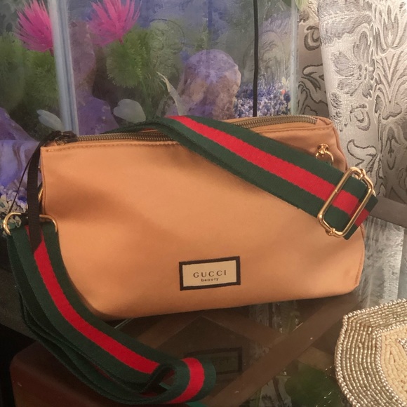 Gucci pouch converted in to shoulder bag /cross body. - Picture 3 of 16